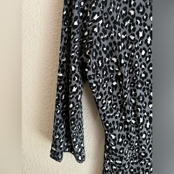 Leota Gray Leopard Animal Print Stretch Faux Wrap Belted Midi Dress L - Picture 6 of 12